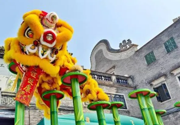 Traditional Southern Lion Dance performance at Zumiao Temple in Foshan